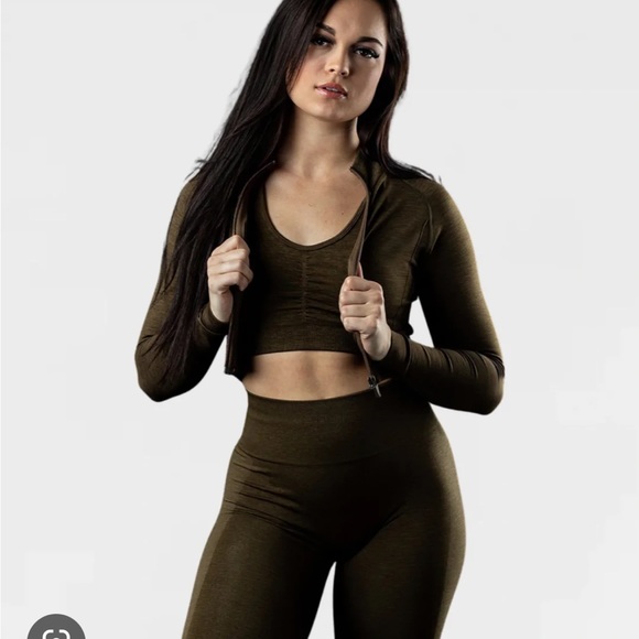 Alphalete amplify jacket in canteen - Picture 10 of 16